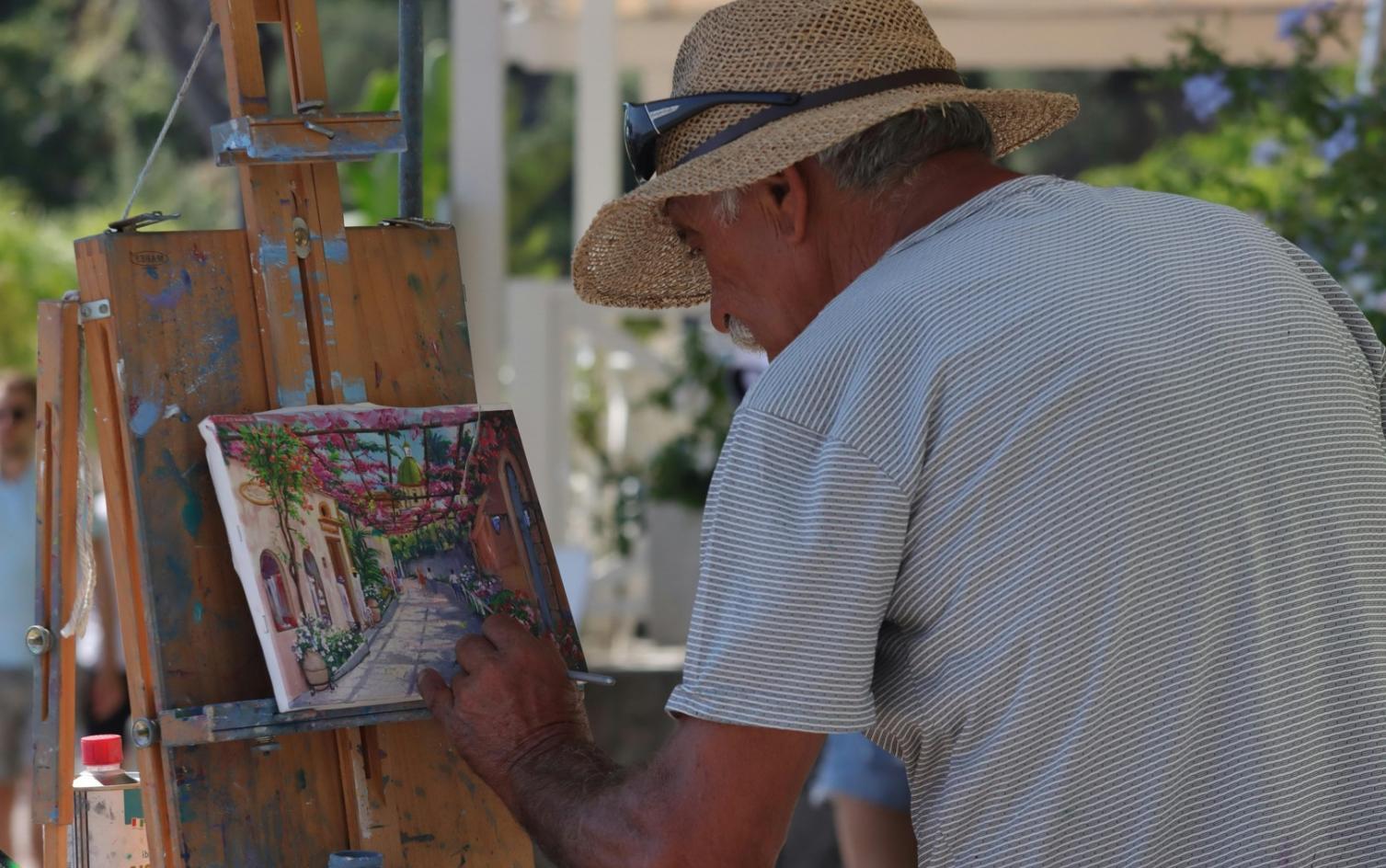 Close-up of gesture drawing exercises showing movement and form